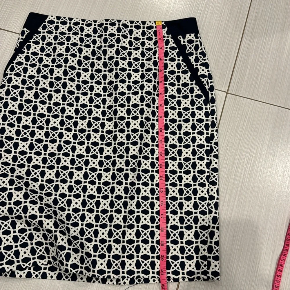 The Limited printed lined Skirt with Pockets, back zipper & Slit. - Picture 7 of 7